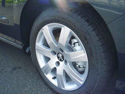 新車にタダでお乗りいただけます。