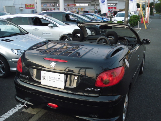 人気の206CC入りました。