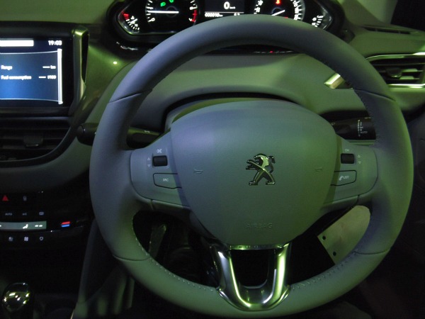 NEW 208 到着です！！