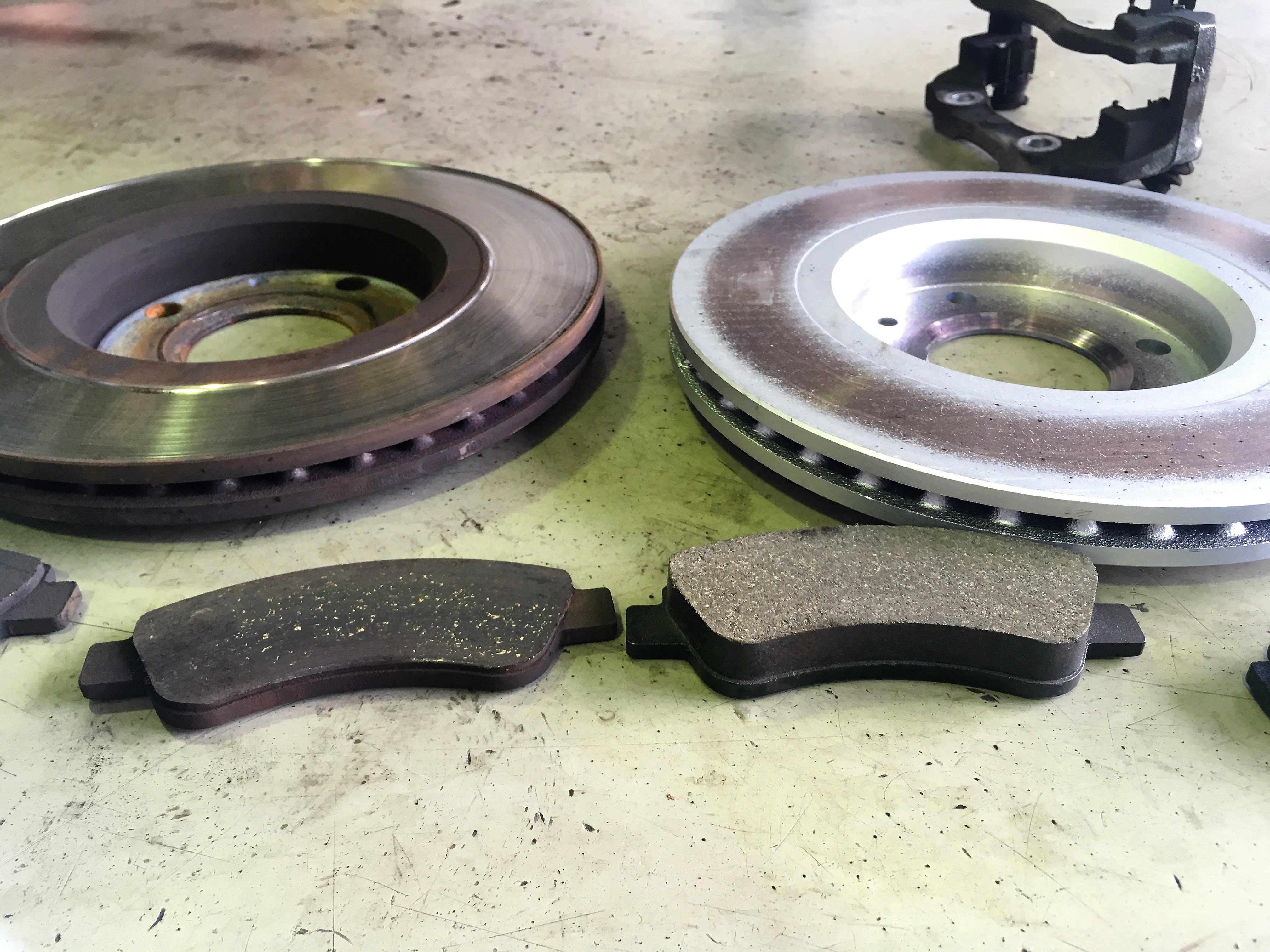 プジョーってホイールが汚れる…