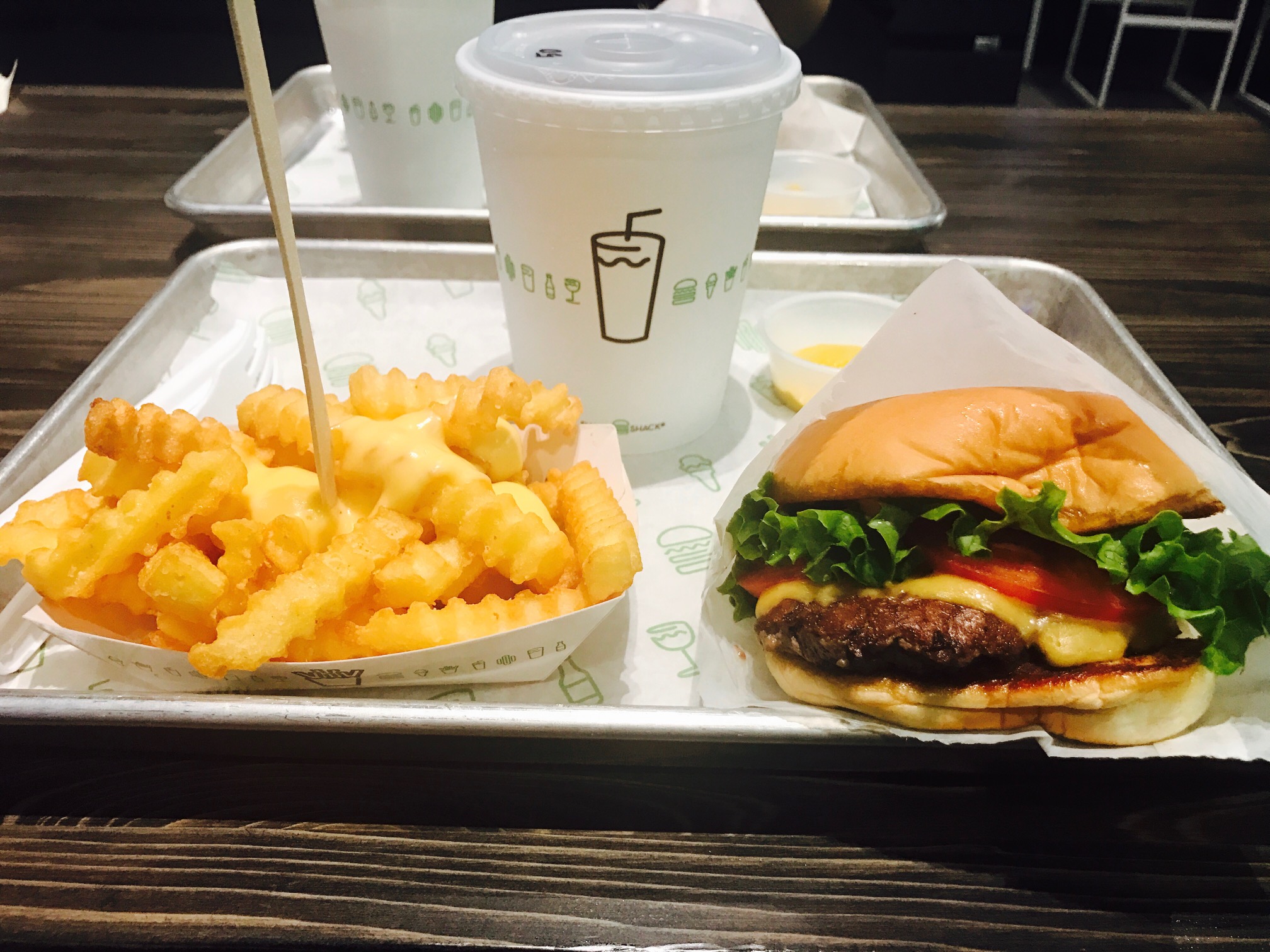 SHAKE SHACK MM店♡