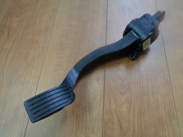 アクセルペダル交換