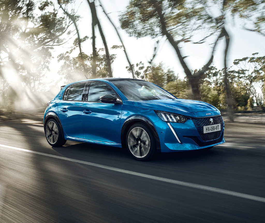 PEUGEOT SELECTION e-208 GTLine　パノラミックガラスルーフ　オプションプレゼント（インテリア）