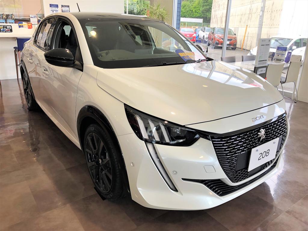 NEW208GT新古車もございます（インテリア）