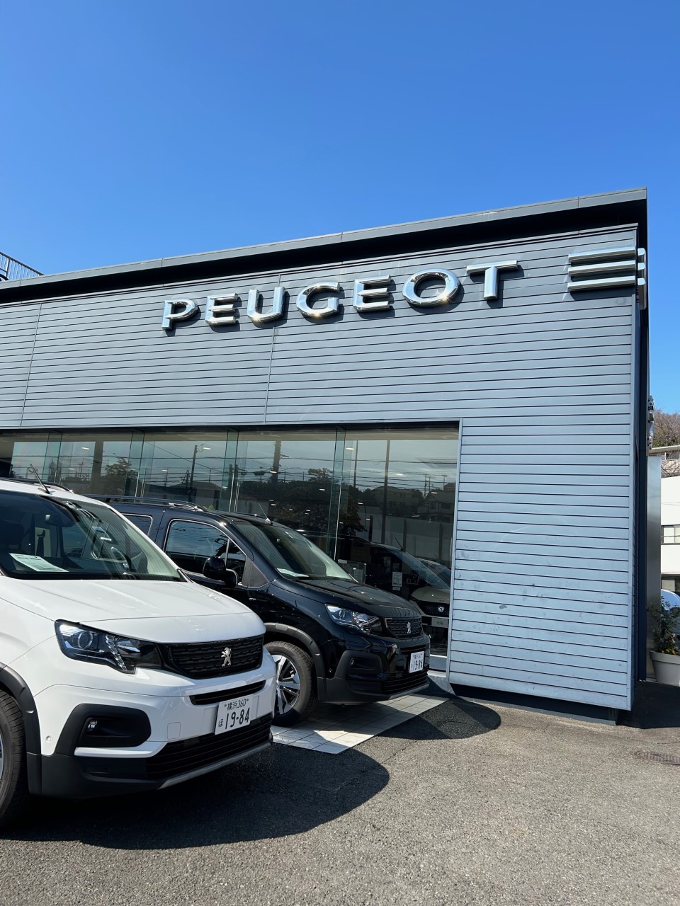 週末はプジョー新横浜へ！！