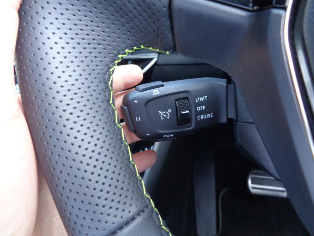 試乗車特別販売のお知らせ【208 GT パールホワイト　289万円　2023年式】