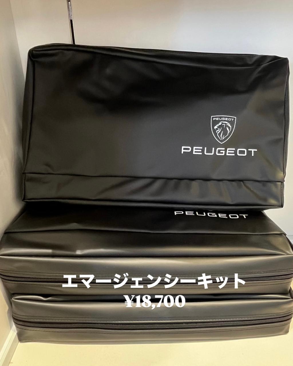 当店のグッズコーナー🚗