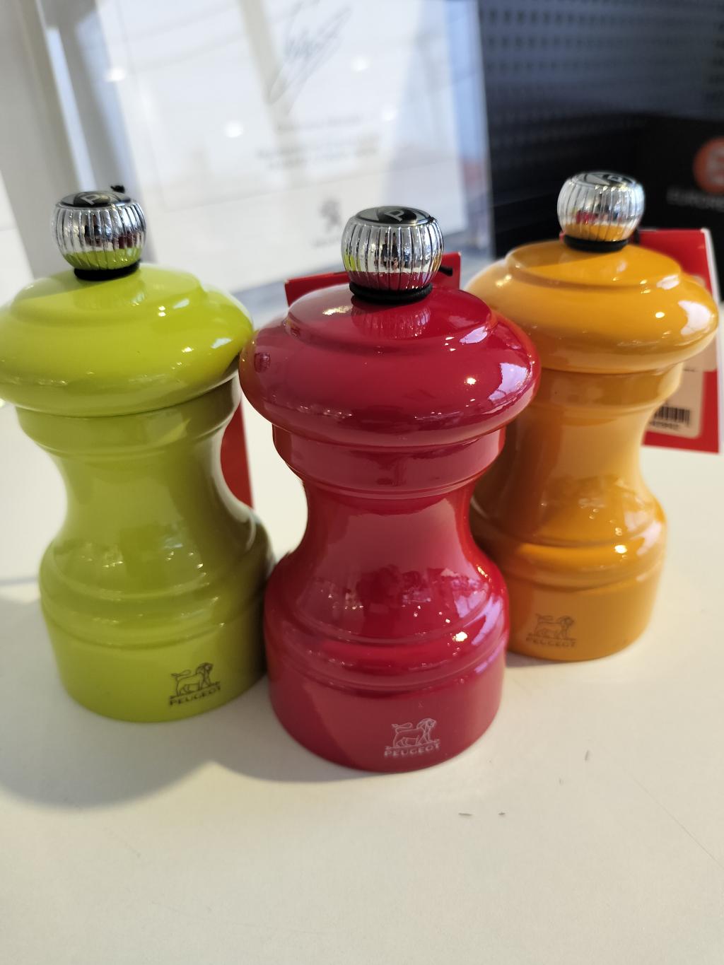 カラフルなプジョーのペッパーミル✨