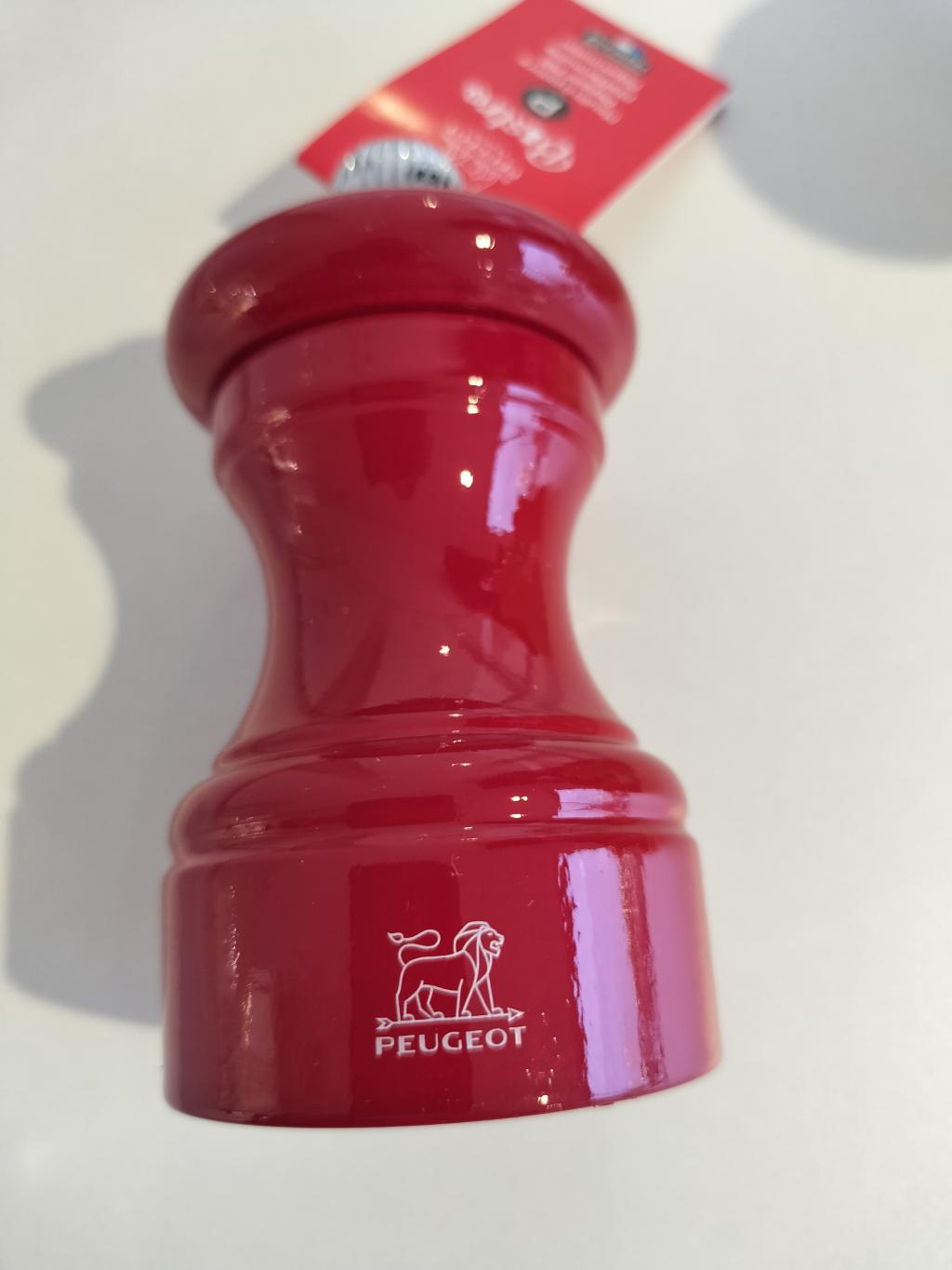 カラフルなプジョーのペッパーミル✨