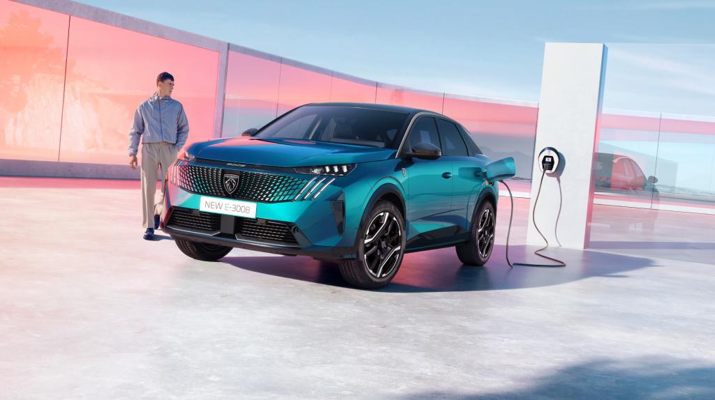 NEW E-3008 デビューフェア