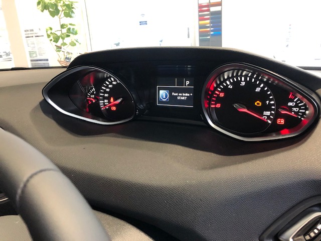 新車「308AllureBlueHDI 」特別販売！！