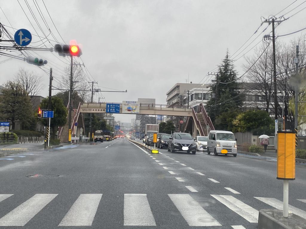 プジョーにはLEDデイライト点いてます（エクステリア）