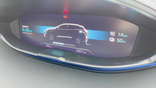 NEW3008HYBRID充電中！（エクステリア）