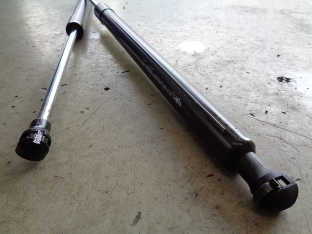 縁の下の力持ち。