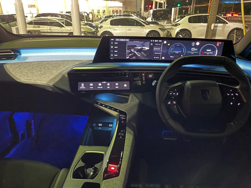 夜の3008（インテリア）