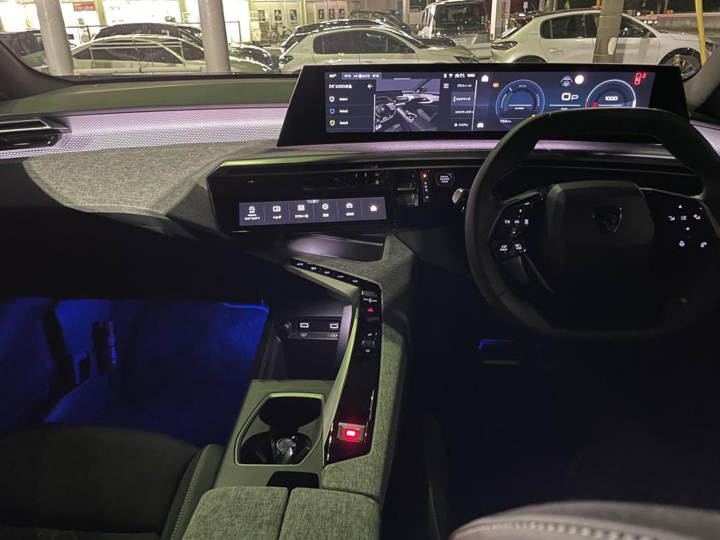 夜の3008（インテリア）