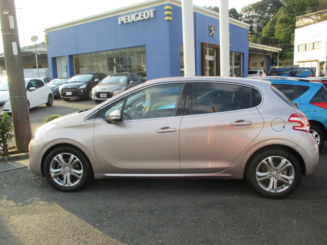 208試乗車販売しちゃいます