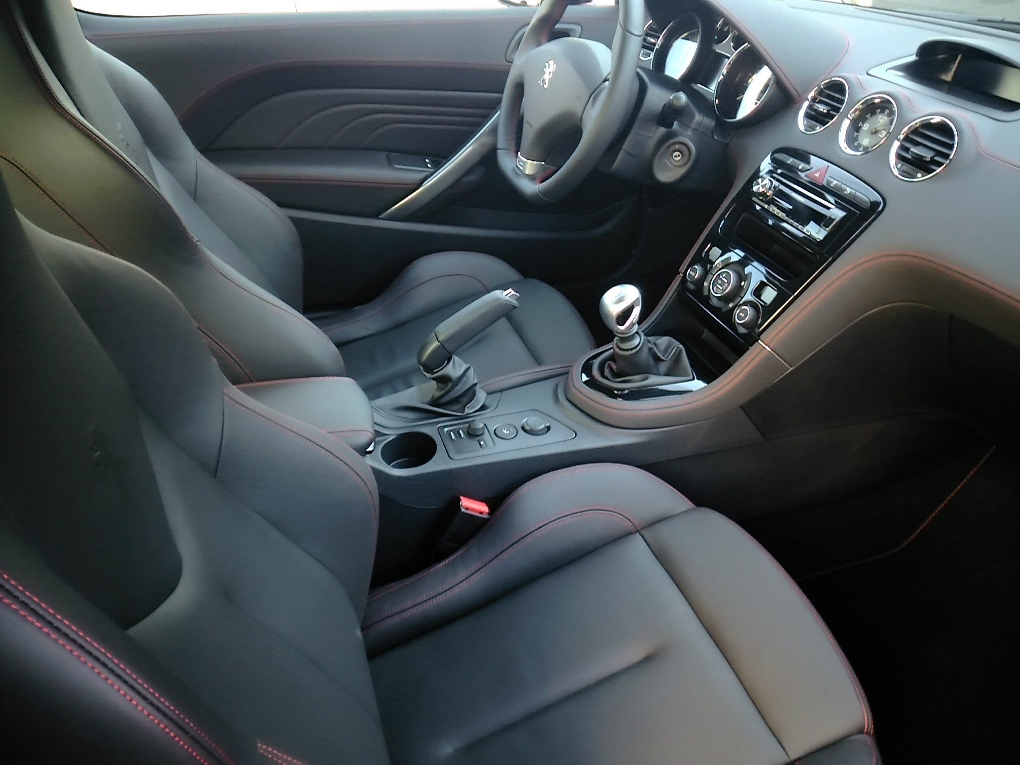 RCZ GT Line MT　の中古車ですか？