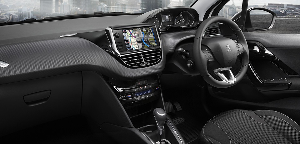 〝NEW PEUGEOT 208 à la carte 試乗キャンペーン〟